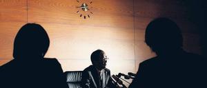 Düstere Aussichten. Notenbank-Chef Masaaki Shirakawa rechnet nur noch mit halb so viel Wachstum. Erst im Herbst sei eine Erholung zu erwarten. Foto: Reuters
