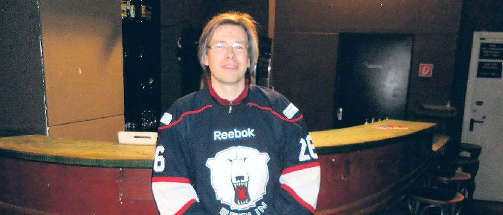 Der reisende Eisbär. Tim Schneck verfolgt sein Team quer durch Deutschland und Europa. 
