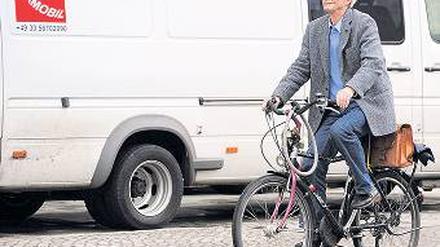 Vorbild. Hans-Christian Ströbele von den Grünen fährt per Rad zur Arbeit.Foto: dpa