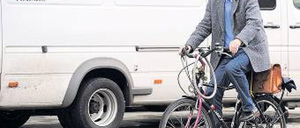 Vorbild. Hans-Christian Ströbele von den Grünen fährt per Rad zur Arbeit.Foto: dpa