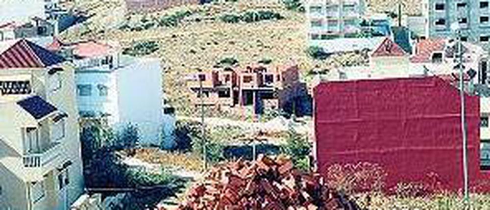 Spur der Steine. Yto Barradas Fotografie „Briques (Bricks), 2003/2011“. 