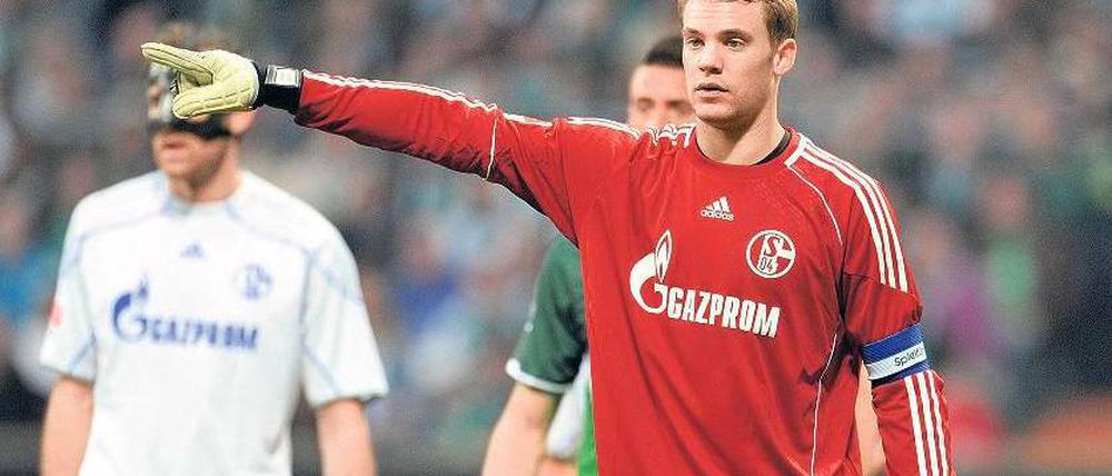 Wo soll es hingehen? Laut Schalkes Torwart Manuel Neuer ist bei der Frage nach seiner beruflichen Zukunft bereits alles geklärt. Foto: dpa