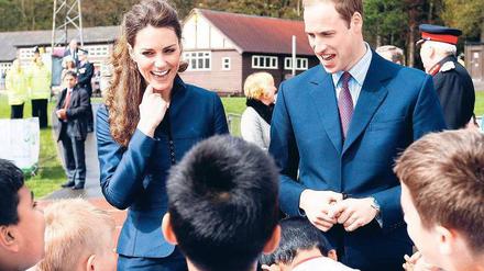 Lächeln und ja nichts sagen, was von Bedeutung ist. Catherine Middleton und Prinz William haben bei öffentlichen Auftritten geübt, wie man den Ruf der Monarchie aufrechterhält. Williams Vater Charles wird das wohl nicht mehr lernen. 