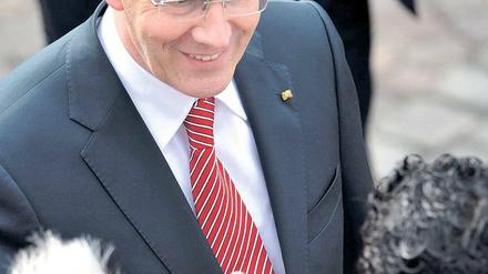 Begegnung mit dem Volk. Bundespräsident Wulff, hier bei den Einheitsfeiern 2010 in Bremen, will die Politikverdrossenheit vieler Bürger aufbrechen.