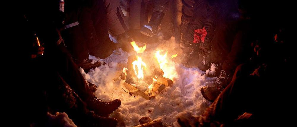 Wie ein virtuelles Lagerfeuer erschienen die sozialen Netzwerke zu Beginn. Manchmal fühlt es sich auch heute noch an, als säße man mit seinen Freunden am virtuellen Feuer beisammen.