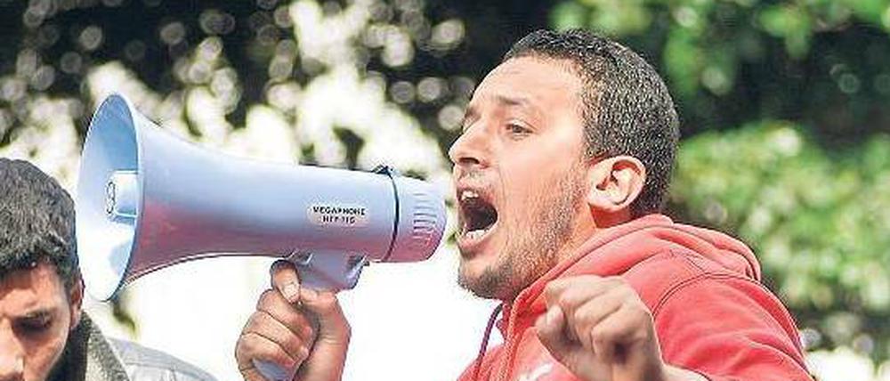 Lautstark. Noch immer finden jede Woche irgendwo Demonstrationen statt. Auch die Islamisten kämpfen wie hier auf dem Foto nun offen für ihre Interessen.