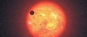Glühender Gong. Je nach Größe, Temperatur und innerem Aufbau können Sterne charakteristische Schwingungen erzeugen, ähnlich einer riesigen Glocke. Diese Eigenschaft wurde jetzt an gleich 500 Sternen nachgewiesen. Die Wissenschaftler nutzten dafür Daten eines Weltraumteleskops, das vor allem für die Suche nach fernen Planeten bekannt ist.