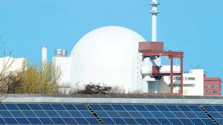 Aus- und Einstieg. Viel mehr Einigkeit gibt es über die Energieversorgung in Deutschland noch nicht. Am Freitag treffen sich die Ministerpräsidenten mit der Kanzlerin, um über den Ausbau erneuerbarer Energien und die Kosten dafür zu reden. Foto: Carsten Rehder/dpa