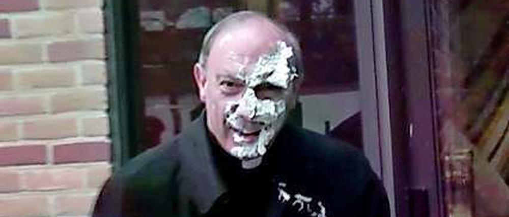 Schwer gezeichnet: André-Joseph Léonard hat eine Torte abbekommen.