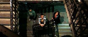 Die Künstlerszene macht Berlin besonders attraktiv. Rafael Balsemão mit Freunden im Tacheles. 