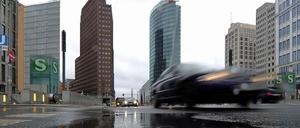 U-Bahn, S-Bahn, Auto: Verkehr am Potsdamer Platz.