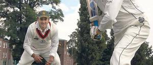 Weißkittel am Ball. Als sie noch auf dem Körnerplatz spielen durften, fanden die Cricketspieler perfekte Bedingungen vor. Foto: Imago