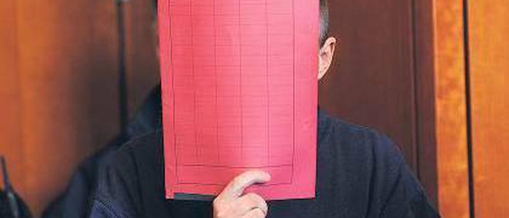 Des Doppelmordes angeklagt. Jan O. kommt am Mittwoch zum Prozessauftakt im Landgericht in Göttingen Foto: dpa