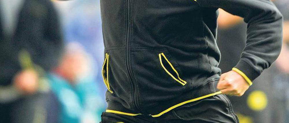 Der um sich selbst tanzt. Dortmunds Trainer Jürgen Klopp feierte das 1:1 in Hamburg schon wie die Meisterschaft. Foto: Reuters