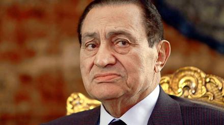 Mubarak sitzt wegen Veruntreuung in Untersuchungshaft.