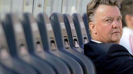 Um Louis van Gaal ist es einsam geworden auf der Bayern-Bank.