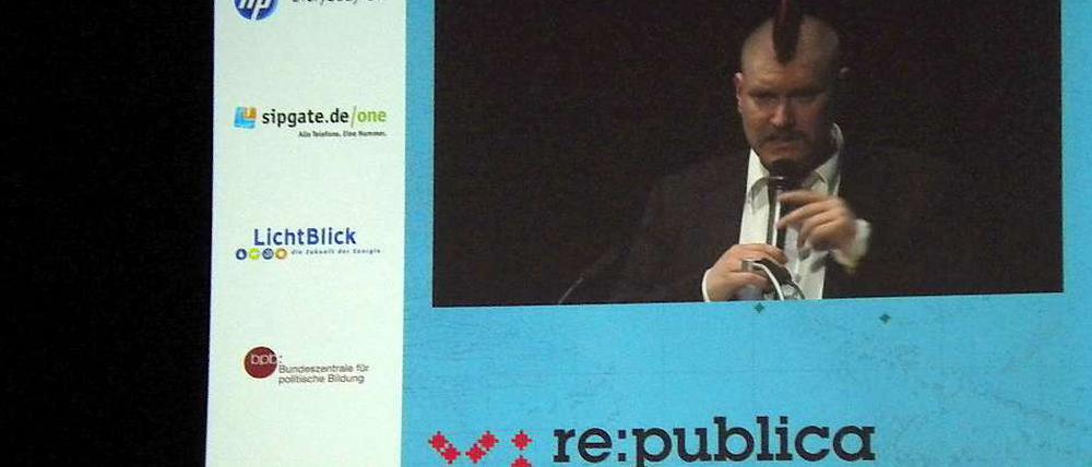 Spricht zum Volk: Alles-Experte Sascha Lobo.