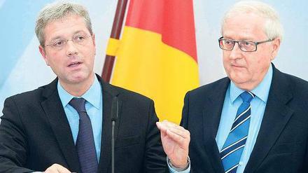 Bundesumweltminister Norbert Röttgen (l.) und Bundeswirtschaftsminister Rainer Brüderle. 