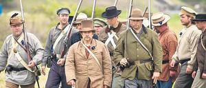 Sie marschieren noch immer. Bewohner von Charleston, South Carolina, übten am Wochenende in historischer Kluft Szenen des Bürgerkriegs. 