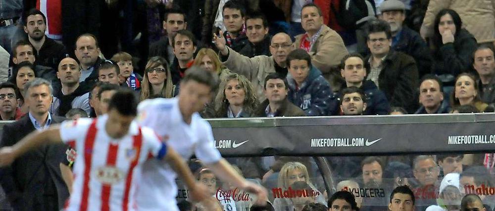 Die Zuschauer in Spanien kommen kurz vor Spielbeginn, gehen kurz nach Abpfiff. 