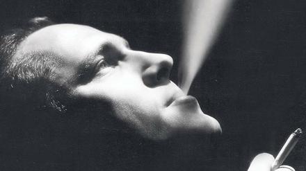 Kann man’s nicht fast hören? Der Schauspieler Fredric March atmet aus (1940).