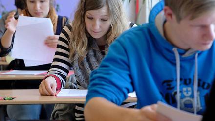 Lernen, aber wie? Schüler schreiben ihre Abiturprüfungen.