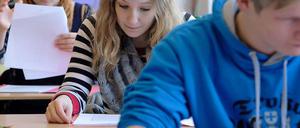 Lernen, aber wie? Schüler schreiben ihre Abiturprüfungen.