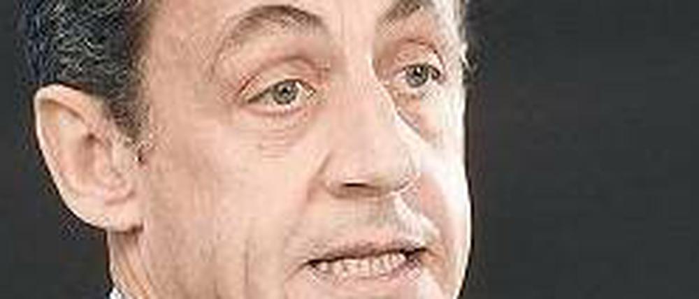 Kampfansage an die Rechten. Frankreichs Präsident Sarkozy gerät durch den Aufschwung der Front National in Bedrängnis und greift nun deren Themen auf. 