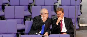 Drin oder draußen? Für Bundeswirtschaftsminister Brüderle und Außenminister Westerwelle wird es ein ganz besonderer Wahlabend. 