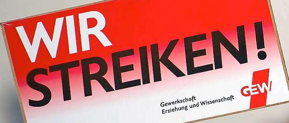 Eine klare Botschaft - Berliner Lehrer legen die Arbeit nieder, weil sie mit den Bedingungen an den Schulen nicht einverstanden sind.
