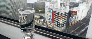 Unklarheiten. Kann man, darf man hier in Tokio noch Leitungswasser trinken? Seit Mittwoch ist das eine Frage.