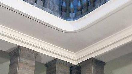 Die enorme Wucht der medialen Betrachtungen meiner Person. Der Zurücktretende im Lichthof des Verteidigungsministeriums. Die vollständige Rede auf Seite 4. Foto: krohnfoto.de