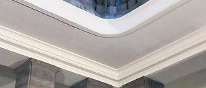 Die enorme Wucht der medialen Betrachtungen meiner Person. Der Zurücktretende im Lichthof des Verteidigungsministeriums. Die vollständige Rede auf Seite 4. Foto: krohnfoto.de