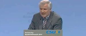 Ein Kämpfer am Rednerpult.