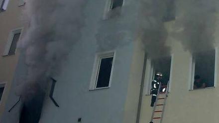 Mordanschlag. Drei Menschen starben beim Brand in der Sonnenallee. 