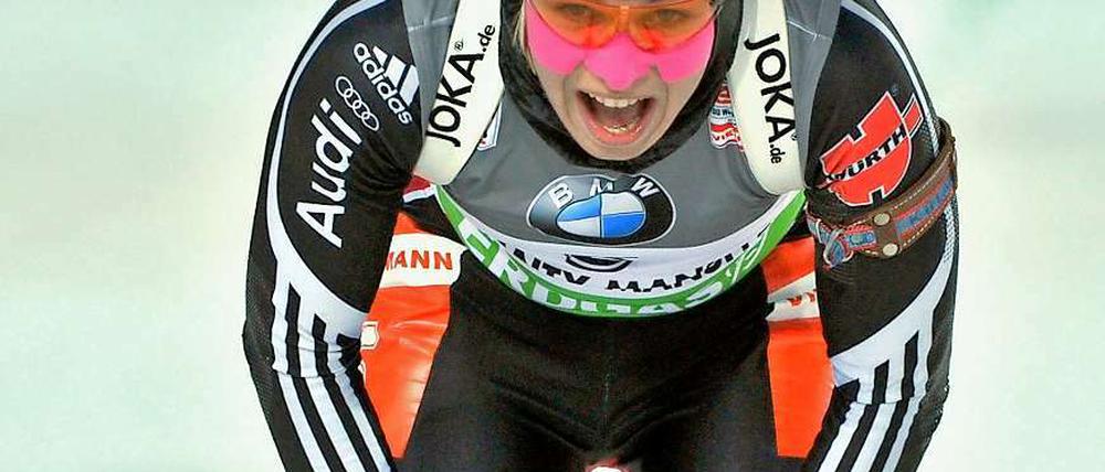 Neuner sieht rosa – und siegt.