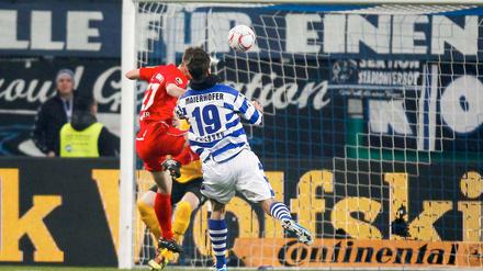 Stefan Maierhofer brachte Duisburg mit seinem kuriosen Tor zum 1:0 auf die Siegerstraße.