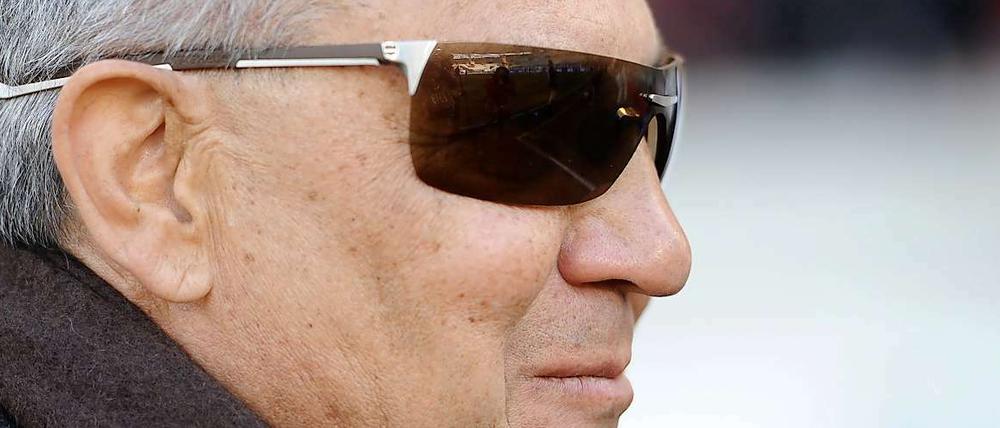 Felix gets the Königs-Blues. Die Sonnenbrille begründete er mit einer Bindehautentzündung. Oder tun ihm nur die Augen weh?