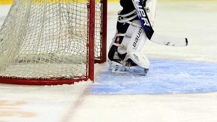 Wer steht da im Tor? Bei den Eisbären wechselt das.