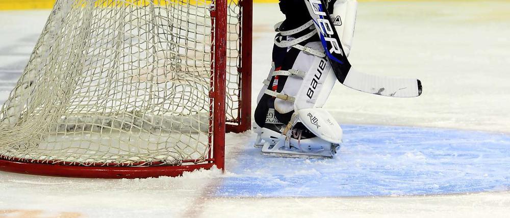 Wer steht da im Tor? Bei den Eisbären wechselt das.