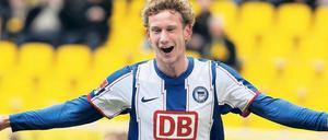 Herthas defensive Zentrale. Fabian Lustenberger stiehlt dem Gegner Bälle und schießt auch Tore. Foto: dpa