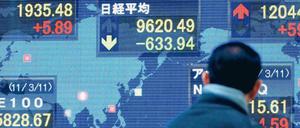 Japan bricht ein. Während die Börse in Tokio am Montag massive Kursverluste hinnehmen musste, stiegen an anderen asiatischen Finanzplätzen die Aktien. Foto: dpa
