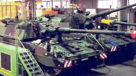 Waffen verkaufen sich immer. Produktion des deutschen Leopard-2-Panzers.