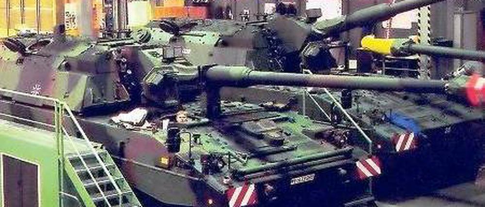 Waffen verkaufen sich immer. Produktion des deutschen Leopard-2-Panzers. 