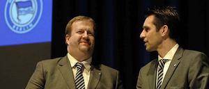 Acht Millionen Euro, die glücklich machen: Ingo Schiller (l.) und Michael Preetz.