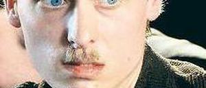Hitlerchen. Tom Schilling spielt den abgewiesenen Kunststudenten aus Braunau am Inn.