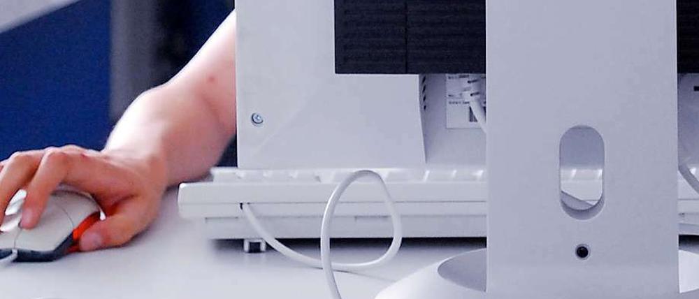 Anonyme Beleidigungen: Eine Internetseite ruft Schüler auf, Gerüchte über andere zu verbreiten.