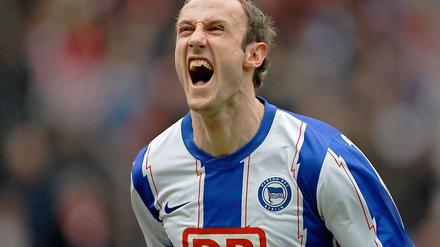 Das DB-Logo bleibt auf der Brust von Herthas Spielern, hier Roman Hubnik.