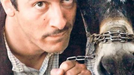 Ein Türke vom Lande: Hüseyin (Fahri Yardim) wandert in den sechziger Jahren nach Deutschland aus.