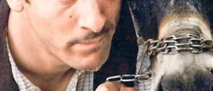 Ein Türke vom Lande: Hüseyin (Fahri Yardim) wandert in den sechziger Jahren nach Deutschland aus.